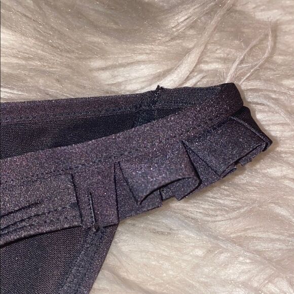 ✨H&M Ruffle Bikini Bottoms✨ - Picture 3 of 5